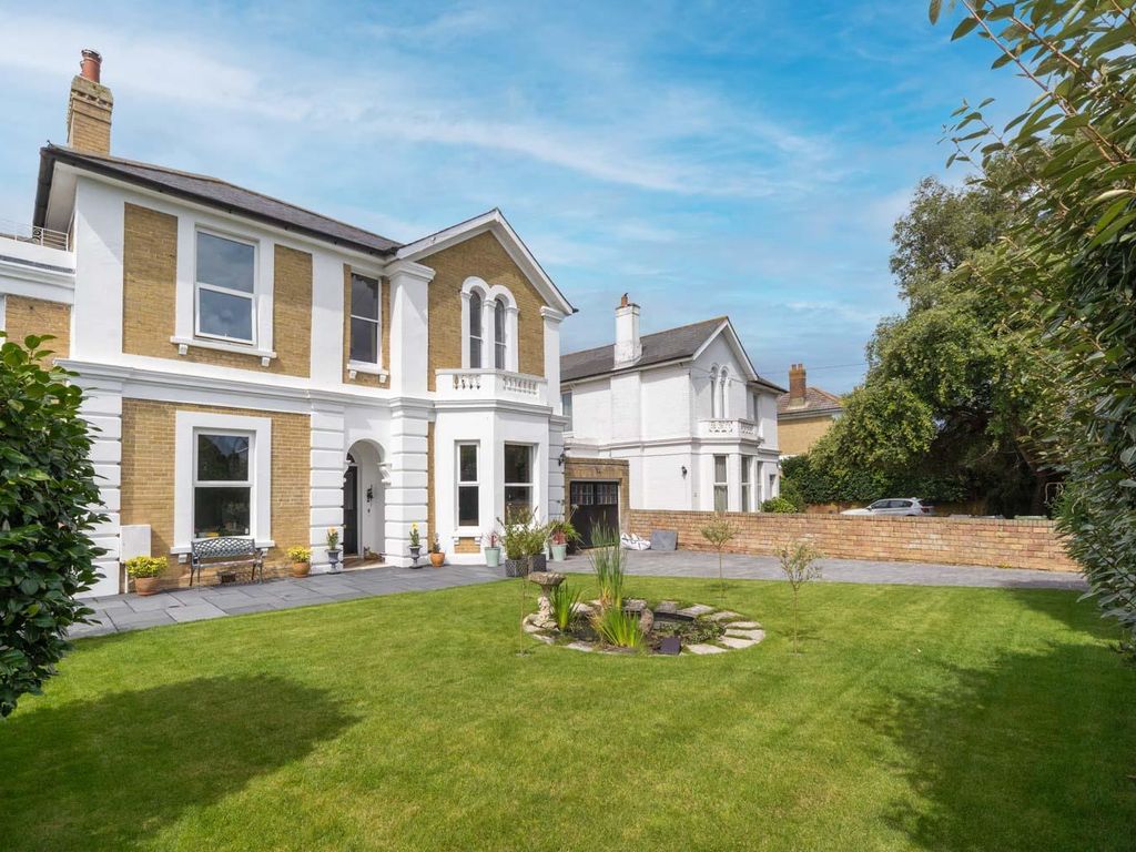 5 bed detached house for sale in High Park Road, Ryde PO33, £785,000
