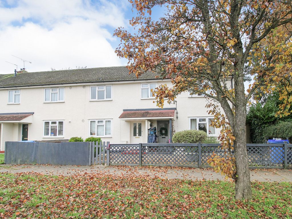 2 bed for sale in Sherwin Crescent, Farnborough GU14, £