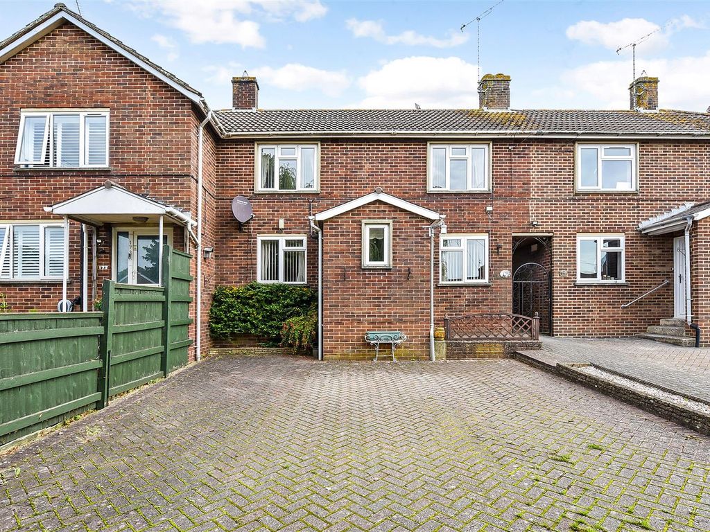 2 bed terraced house for sale in Andover Road, Ludgershall, Andover
