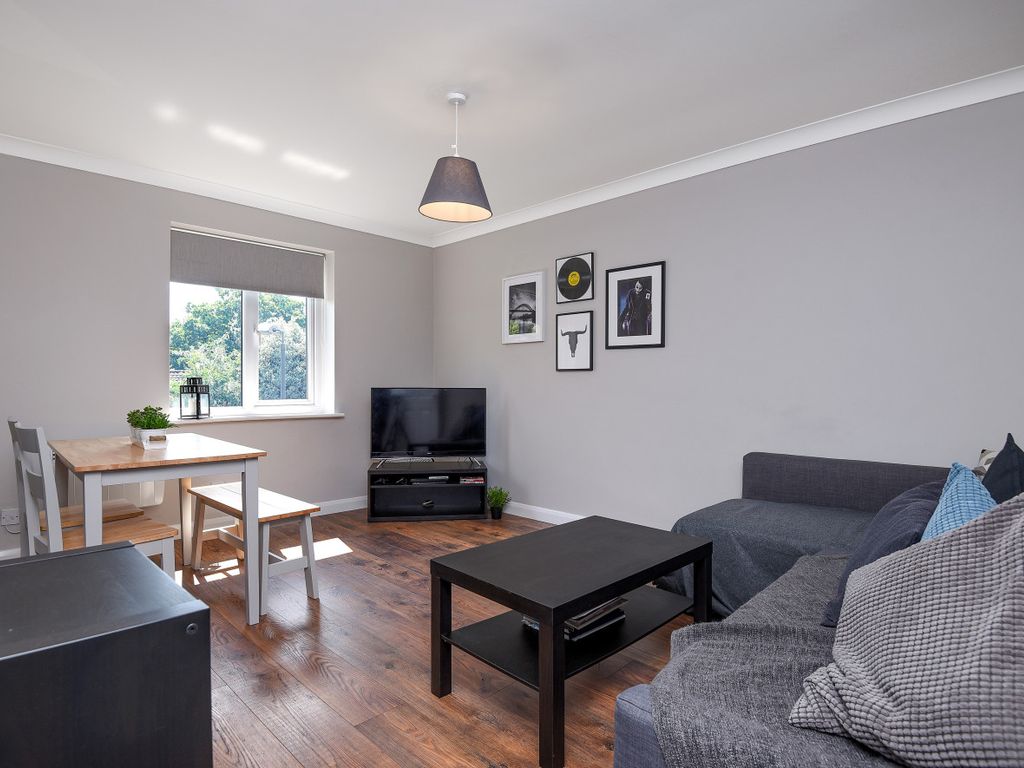 Stirling Close, London SW16