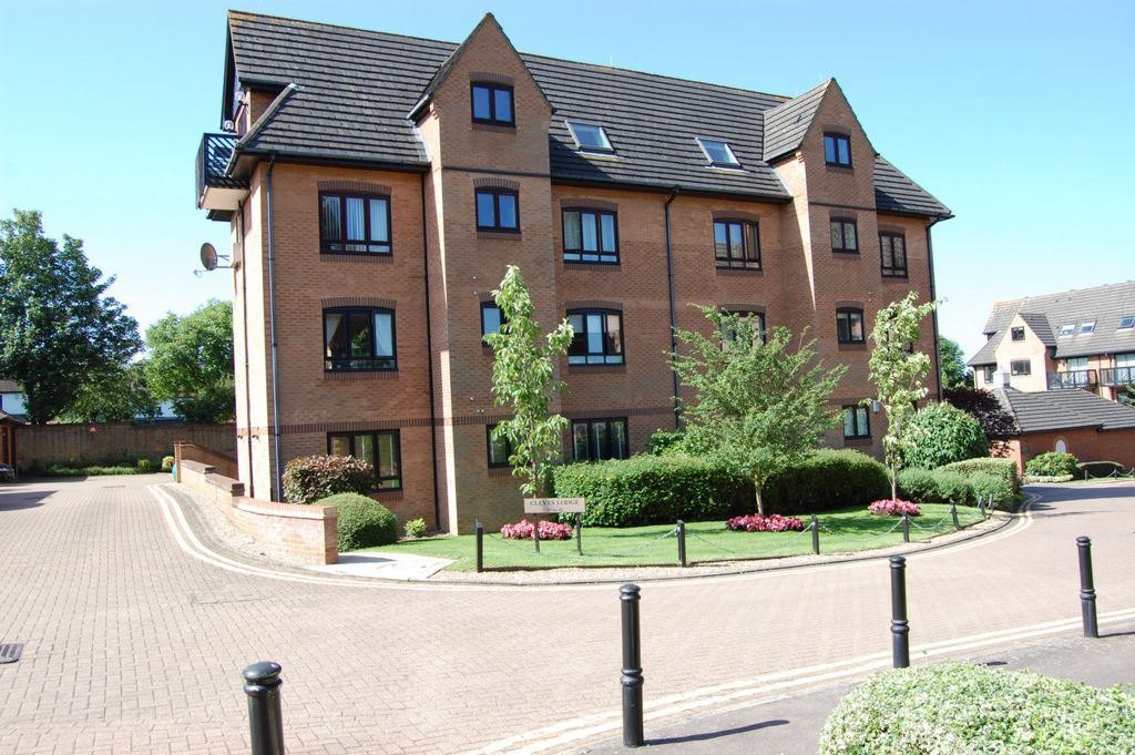 1 bed flat to rent in Boleyn Court, Buckhurst Hill IG9 Zoopla