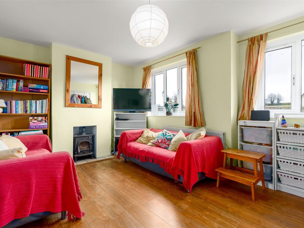 3 bed semidetached house for sale in Somerton Road, Upper Heyford