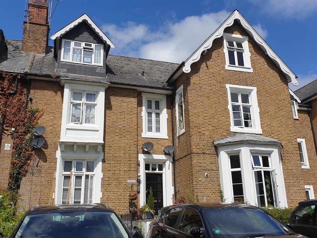 1 bed flat to rent in Upton Park, Slough SL1, £1,200 pcm Zoopla