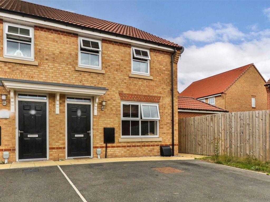 3 bed semidetached house for sale in Dunham Close, Hessle, East