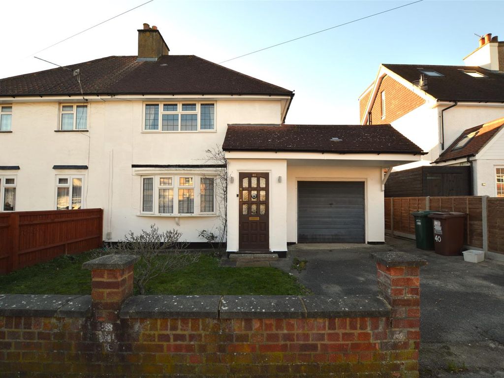 3 bed semidetached house for sale in Springfield Close, Rickmansworth