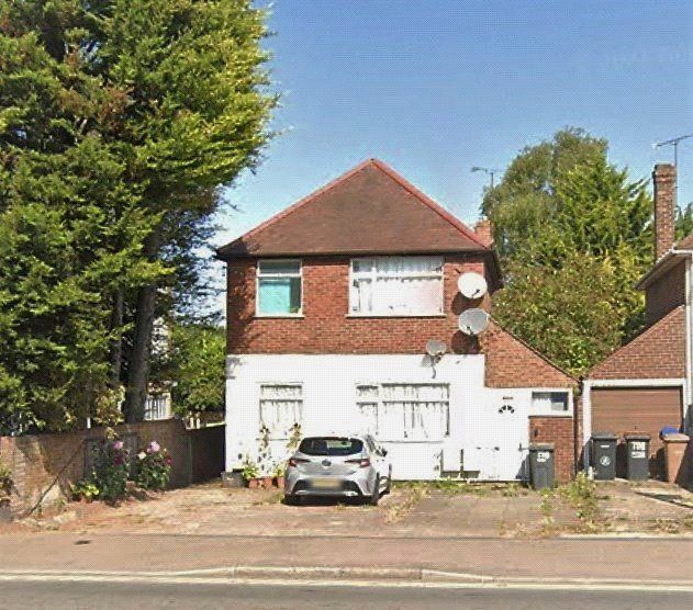 4 bed detached house for sale in Dunstable Road, Luton, Bedfordshire