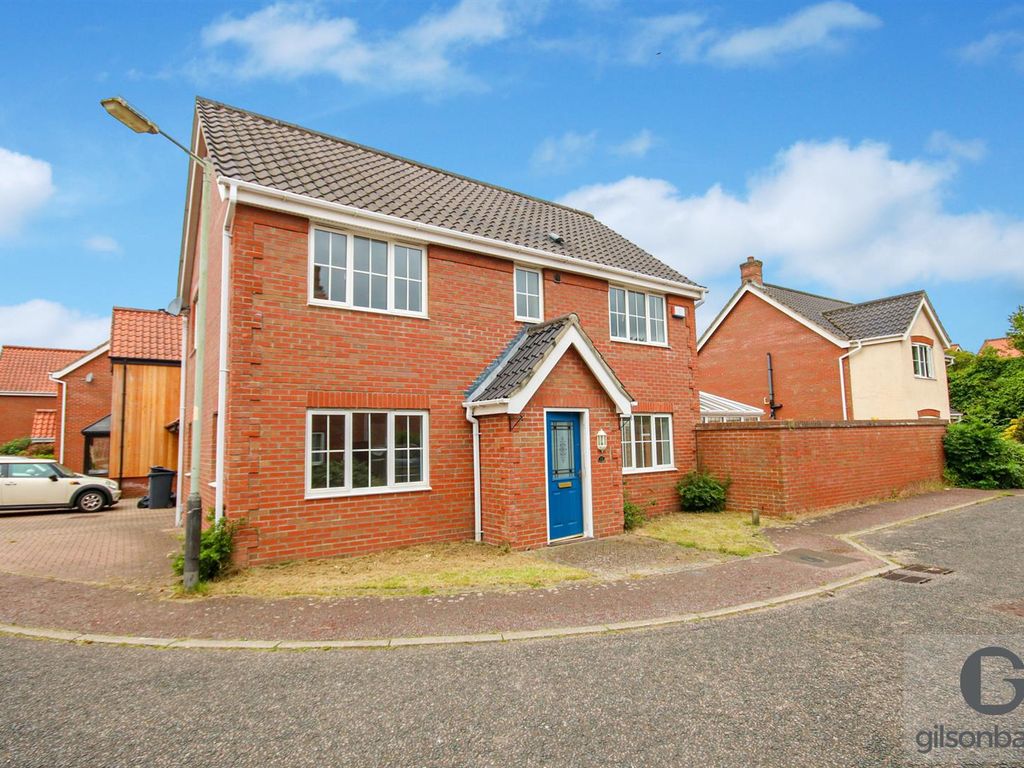 4 bed detached house for sale in Swallow Tail Close, Norwich NR5, £