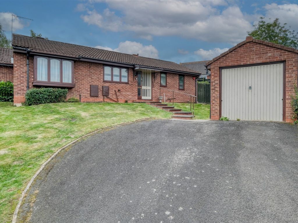 2 bed bungalow for sale in Nine Days Lane, Wire Hill, Redditch B98, £