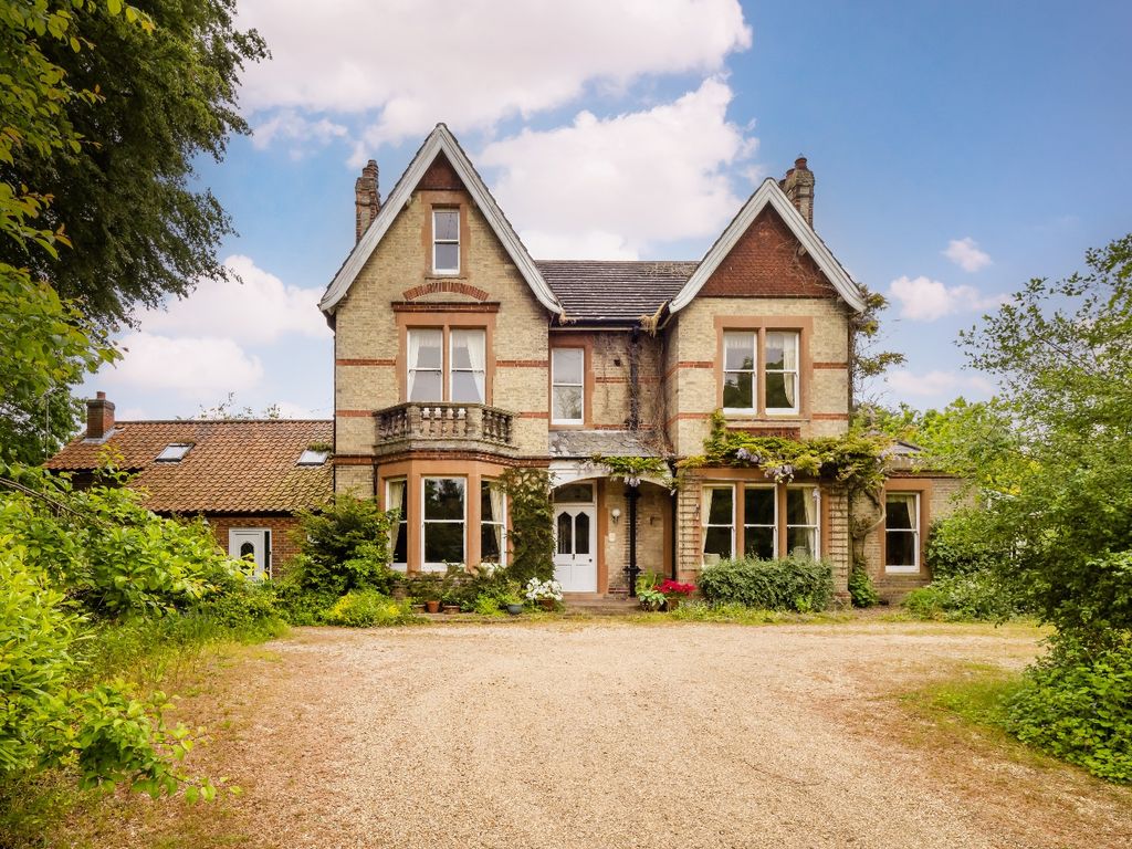 6 bed detached house for sale in Limes Road, Catfield, Great Yarmouth, Norfolk NR29, £850,000