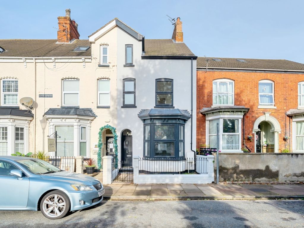 4 bed end terrace house for sale in Albert Road, Cleethorpes