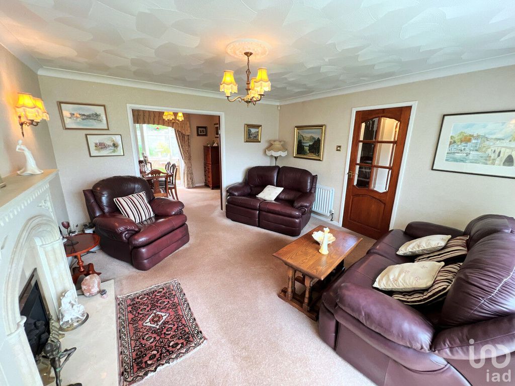 4 bed detached house for sale in Birkdale Drive, Oldbury B69, £375,000