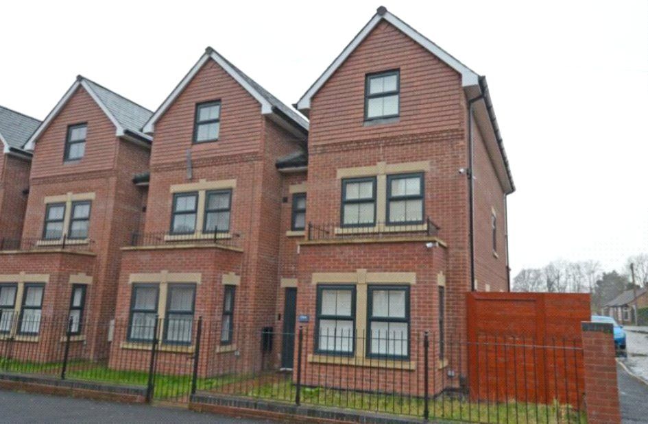 4 bed semidetached house to rent in Ashton Under Lyne, Manchester, Lancashire OL6, £4,000 pcm