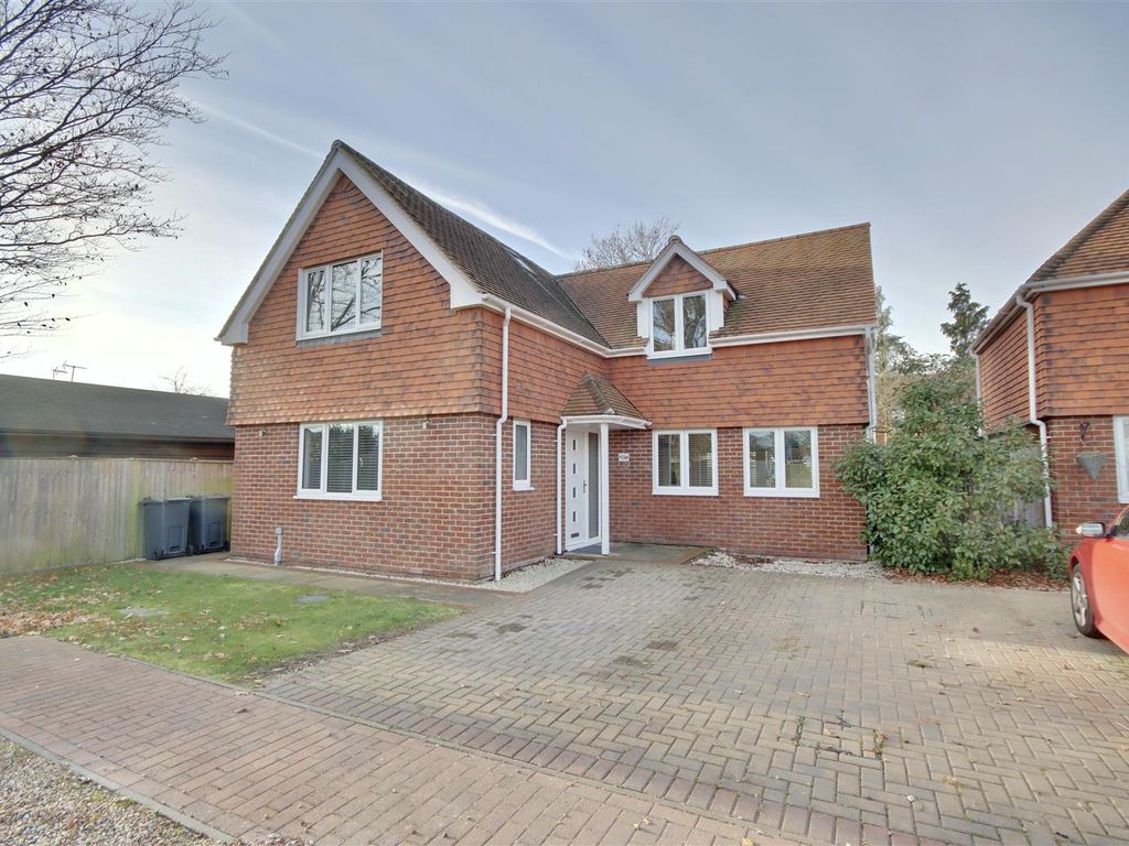 3 bed detached house for sale in Hart Plain Avenue, Cowplain
