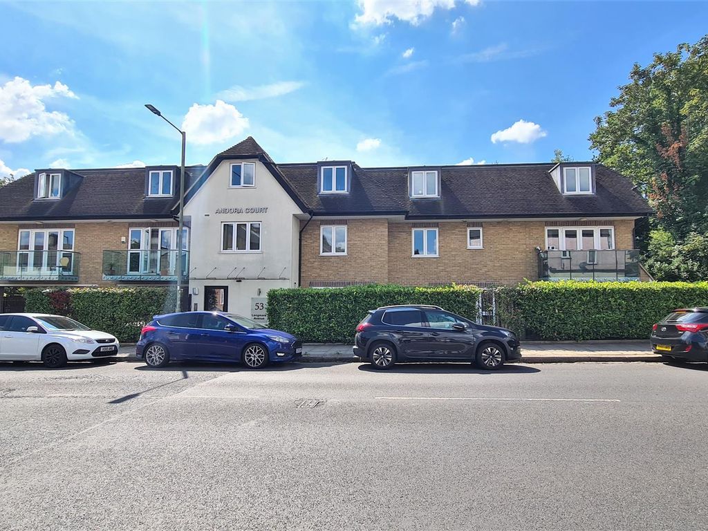 3 bed flat to rent in Andora Court, Longmore Ave, East EN4, £