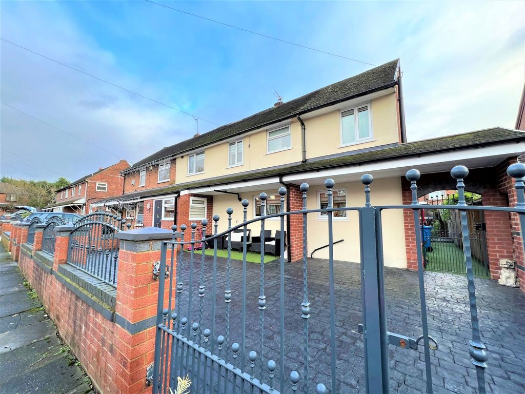 6 bed semidetached house for sale in Dartford Avenue, Eccles M30 Zoopla