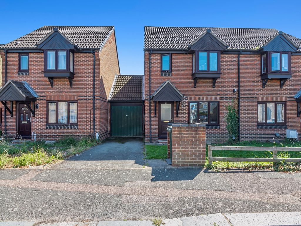 3 bed semidetached house for sale in Howards Road, Plaistow, London