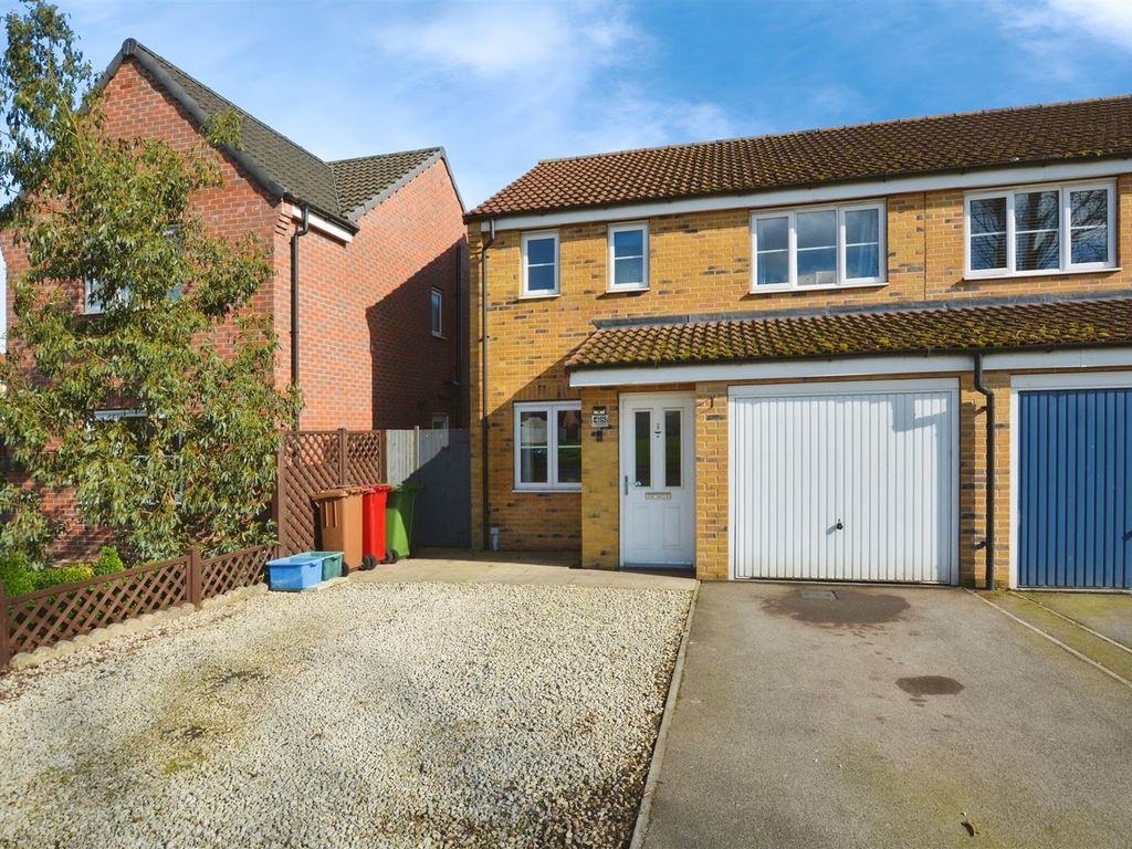 3 bed semidetached house for sale in Redshank Drive, Scunthorpe DN16