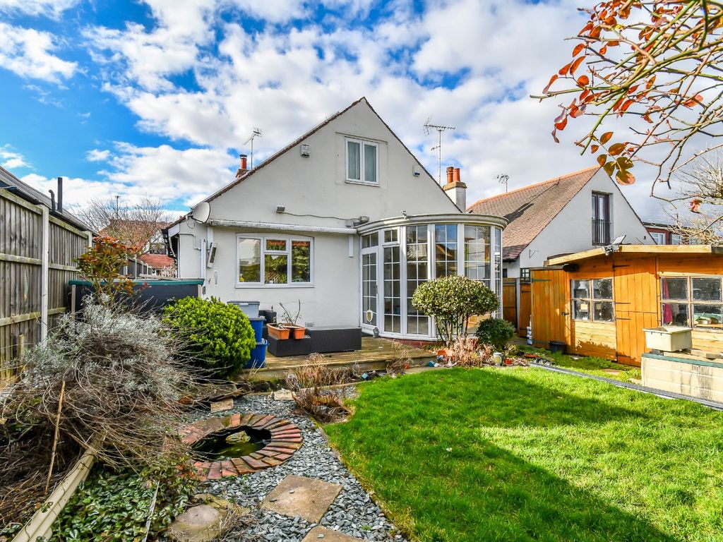 3 bed detached bungalow for sale in Cliffsea Grove, LeighOnSea, Essex