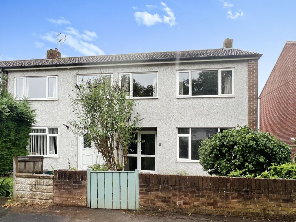 3 bed semidetached house for sale in Apperley Close, Yate, Bristol