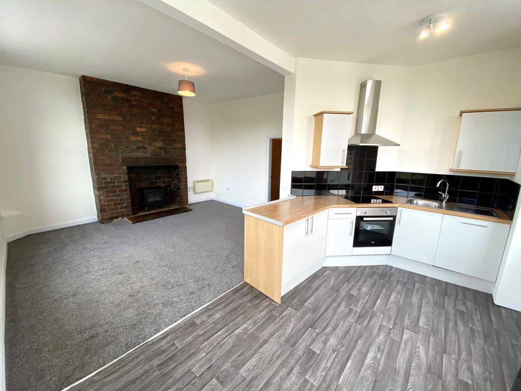 2 bed flat to rent in Charles Street, Shipley, West Yorkshire, UK BD17