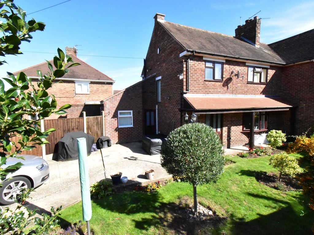 3 bed semidetached house for sale in Hawthorne Avenue, Hucknall