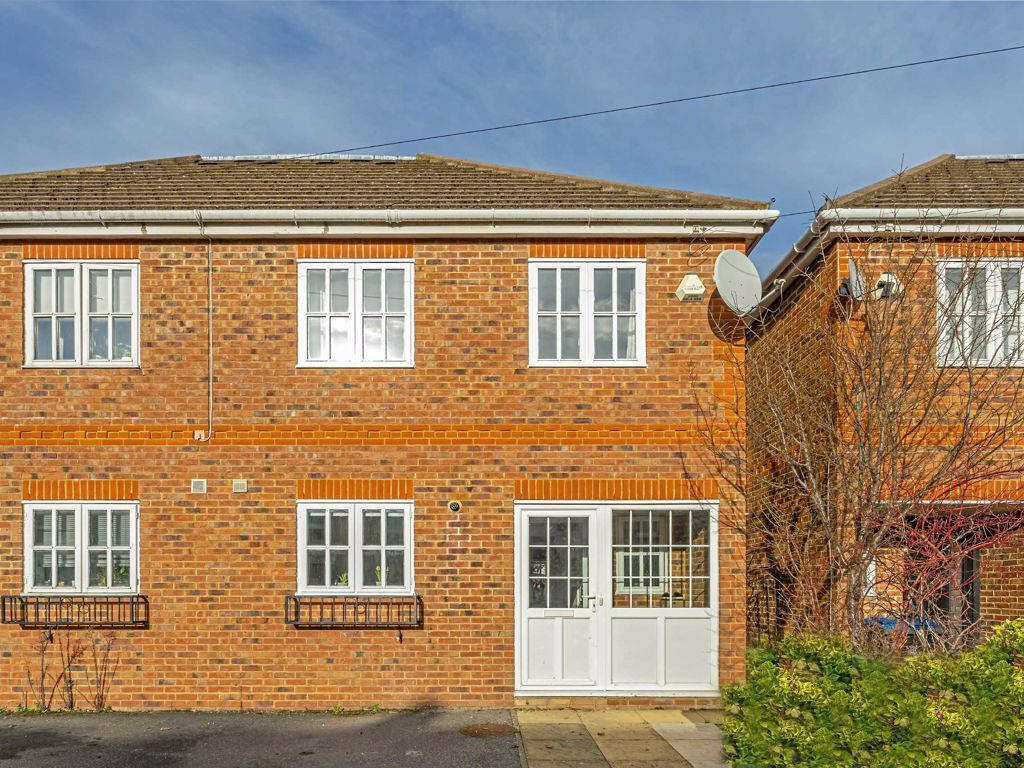5 bed semidetached house for sale in Ravenscar Road, Tolworth