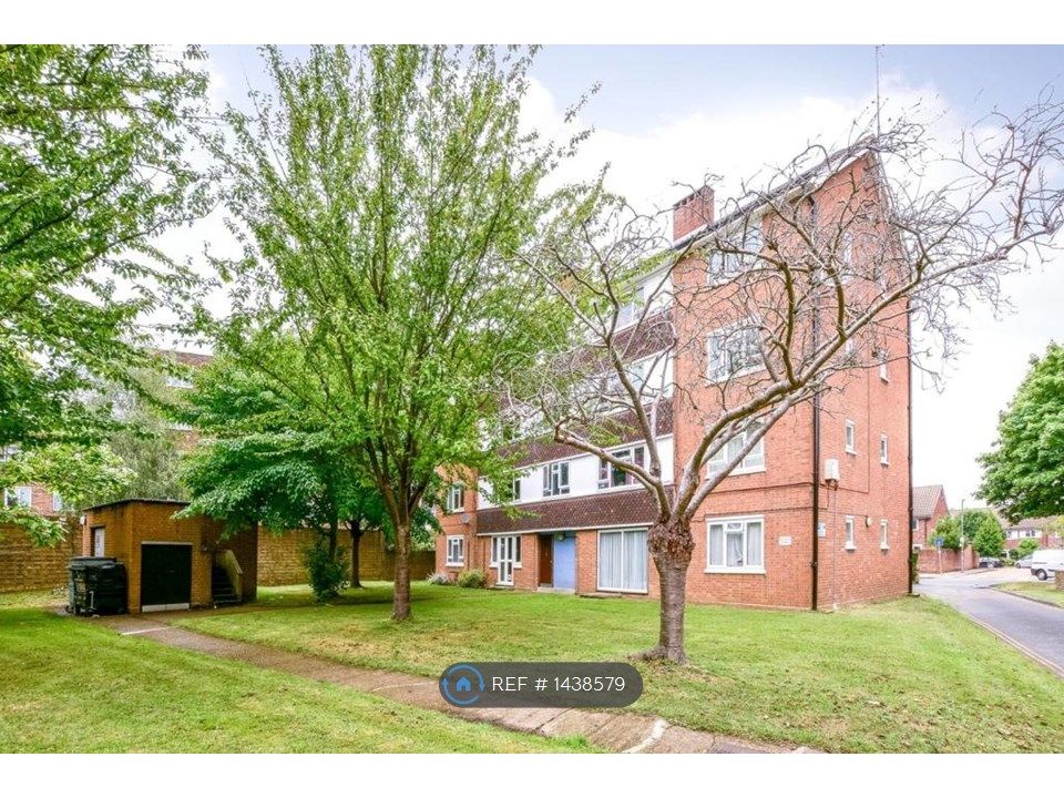 2 bed flat to rent in Upper Richmond Road, London SW15 Zoopla