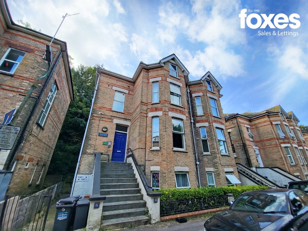 Studio to rent in Wootton Gardens, Bournemouth BH1, £625 pcm Zoopla