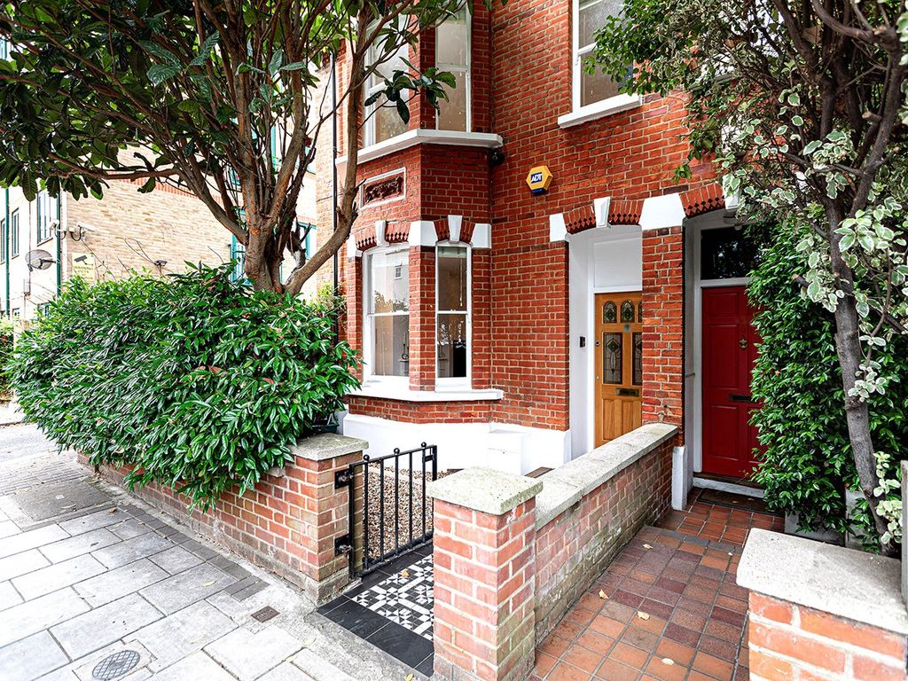 Silver Crescent, Gunnersbury W4  