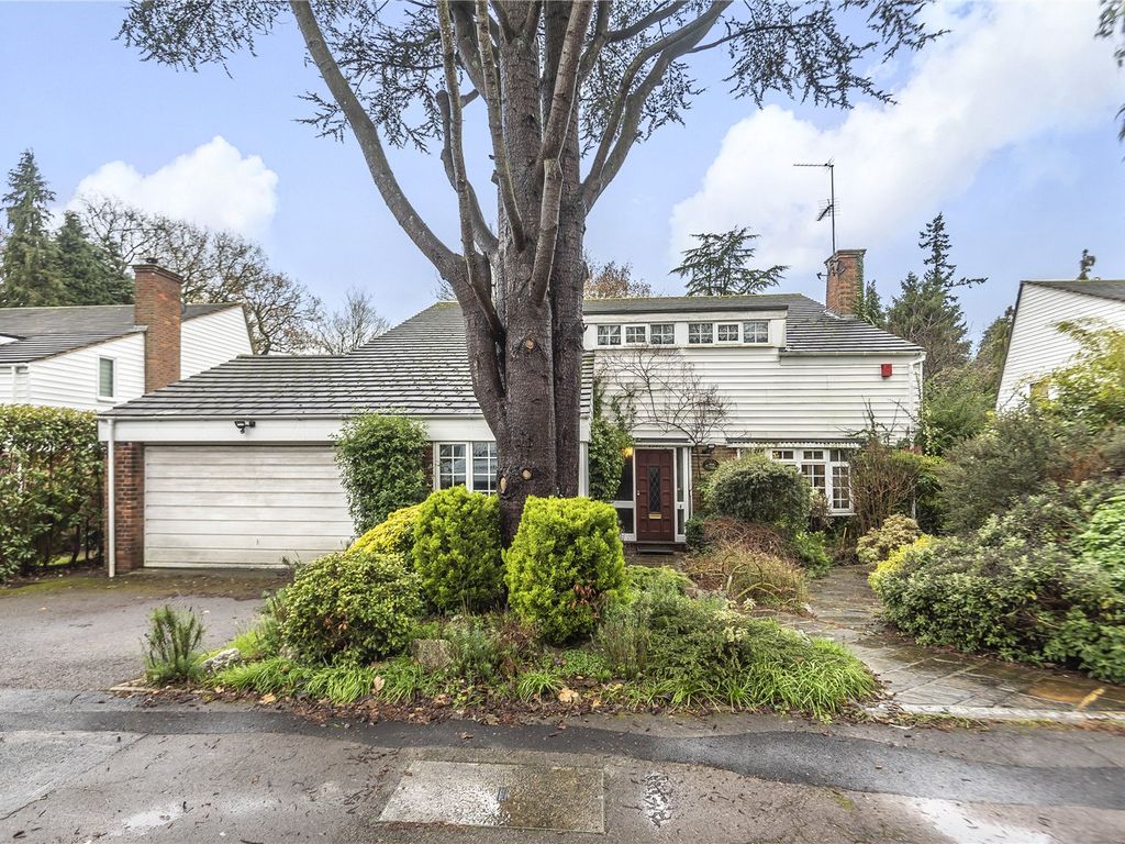 4 bed detached house for sale in Meadway Park, Gerrards Cross