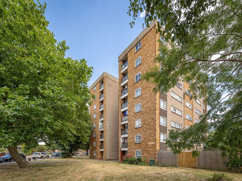 2 bed flat to rent in Perceval Court, Newmarket Avenue, Northolt UB5, £