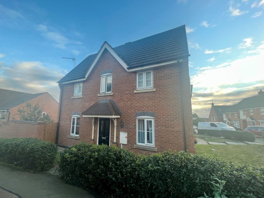 3 bed semidetached house for sale in Robinson Way, Wootton