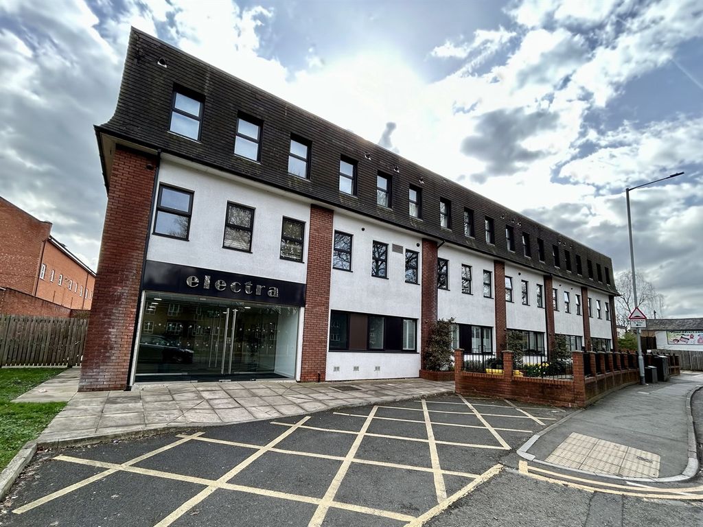 1 bed flat for sale in Electra House, Stockport Road, Cheadle SK8, £