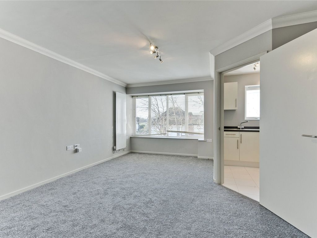 1 bed flat to rent in The Newlands, Weston Green Road, Thames Ditton