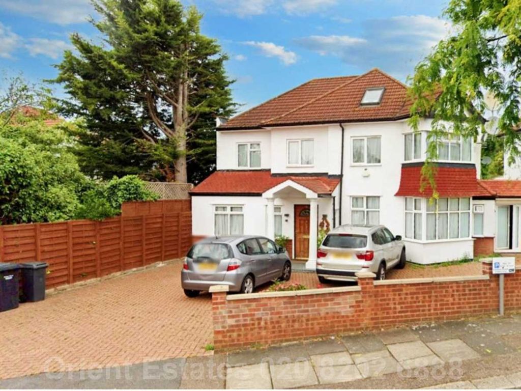 7 bed detached house for sale in Elliot Road, Hendon NW4, £1,550,000