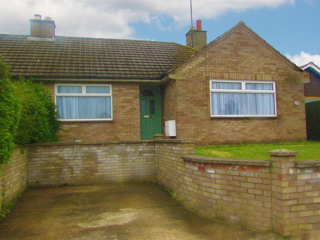 3 bed semidetached bungalow for sale in Granby Court, London Road