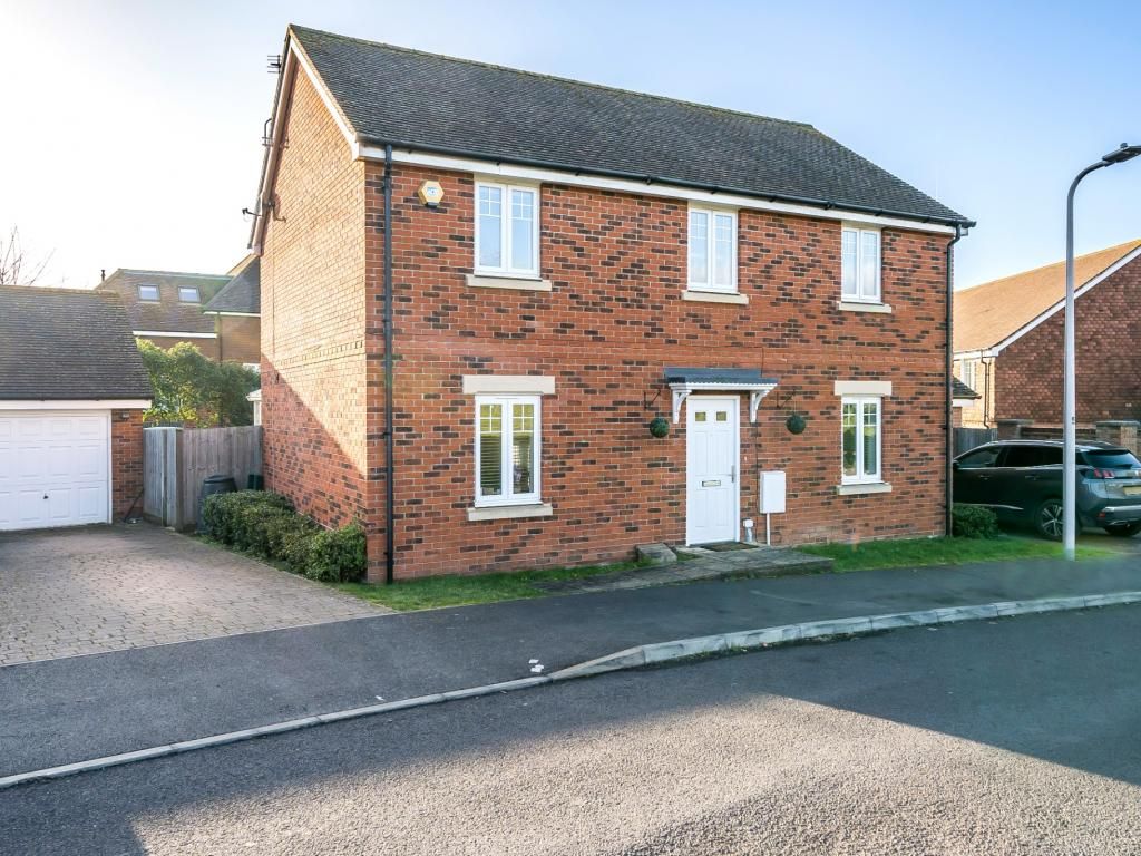4 bed detached house for sale in Carina Drive, Wokingham RG40 Zoopla