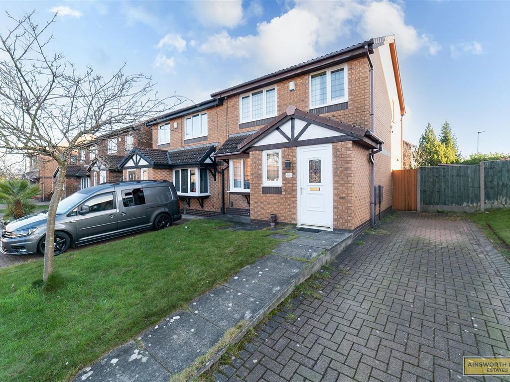 3 bed semidetached house to rent in Farrington Close, Blackburn BB2, £