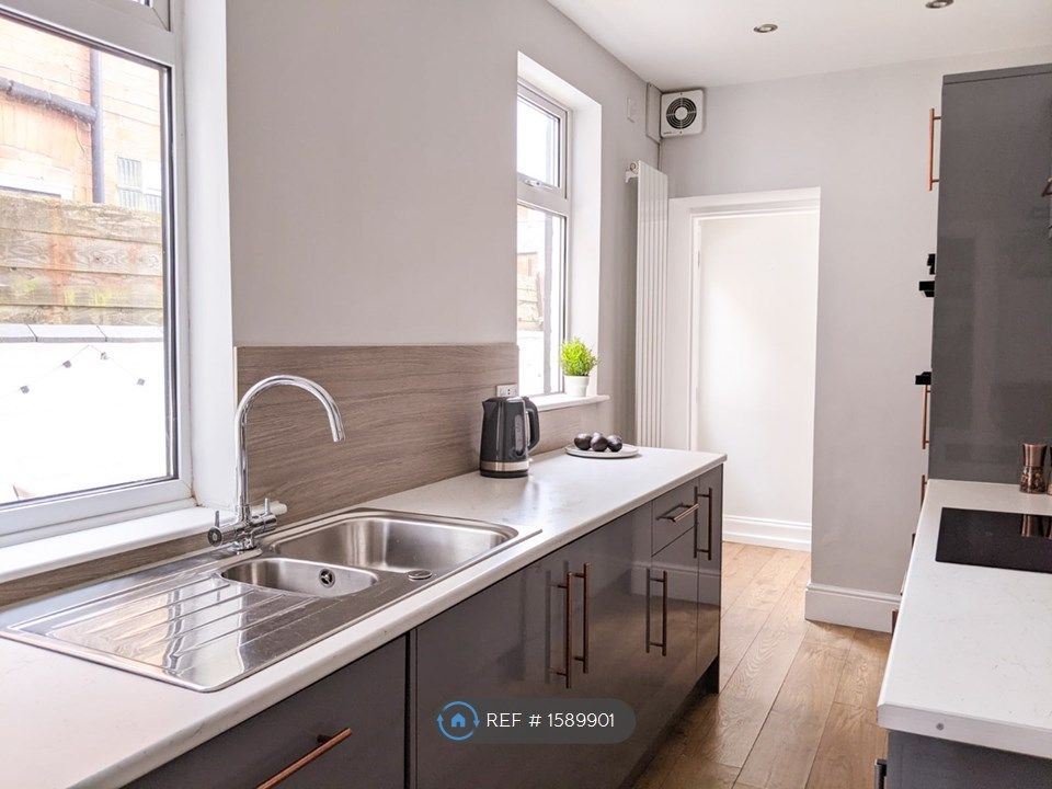 Room to rent in Narborough Road, Leicester LE3 Zoopla