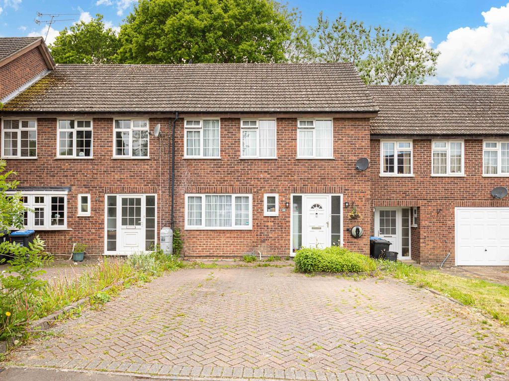 3 bed terraced house for sale in Brook Close, East Grinstead RH19 Zoopla