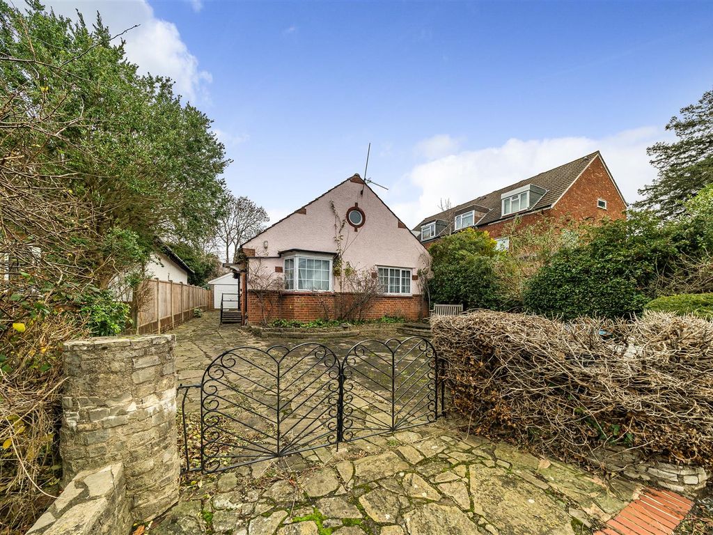 3 bed bungalow for sale in Avenue South, Berrylands, Surbiton KT5, £