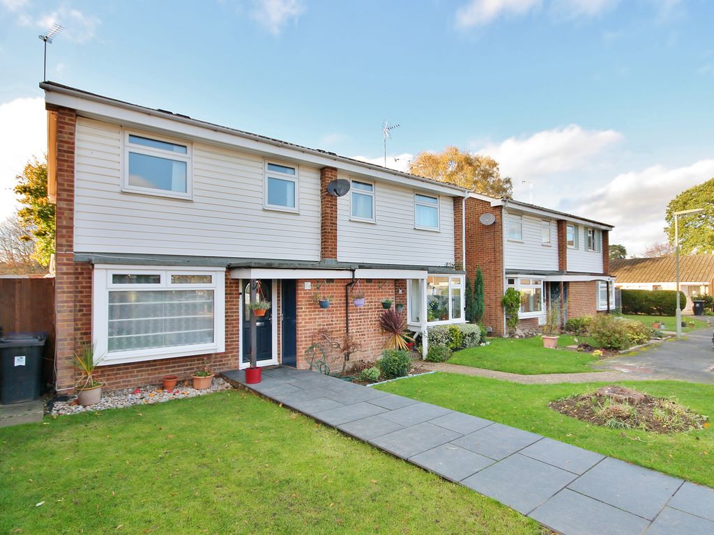 Wendron Close, Goldsworth Park, Woking, Surrey GU21  