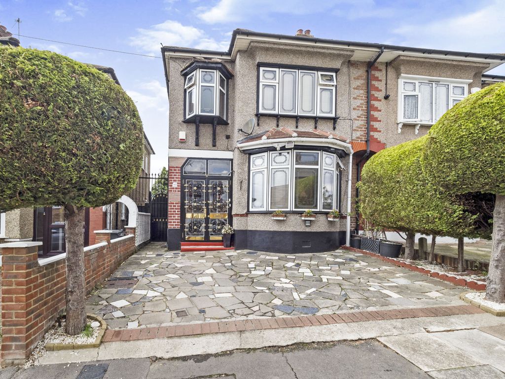 3 bed semidetached house for sale in Anne Way, Hainault, Ilford, Essex IG6 Zoopla