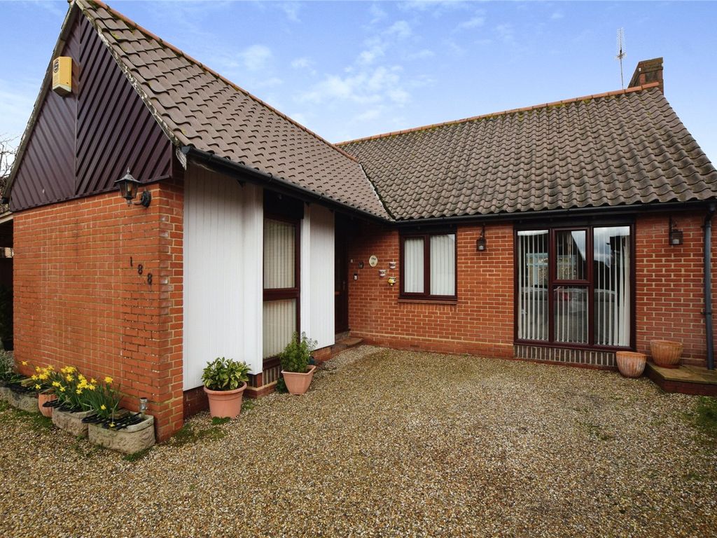 3 bed bungalow for sale in Inchbonnie Road, South Woodham Ferrers