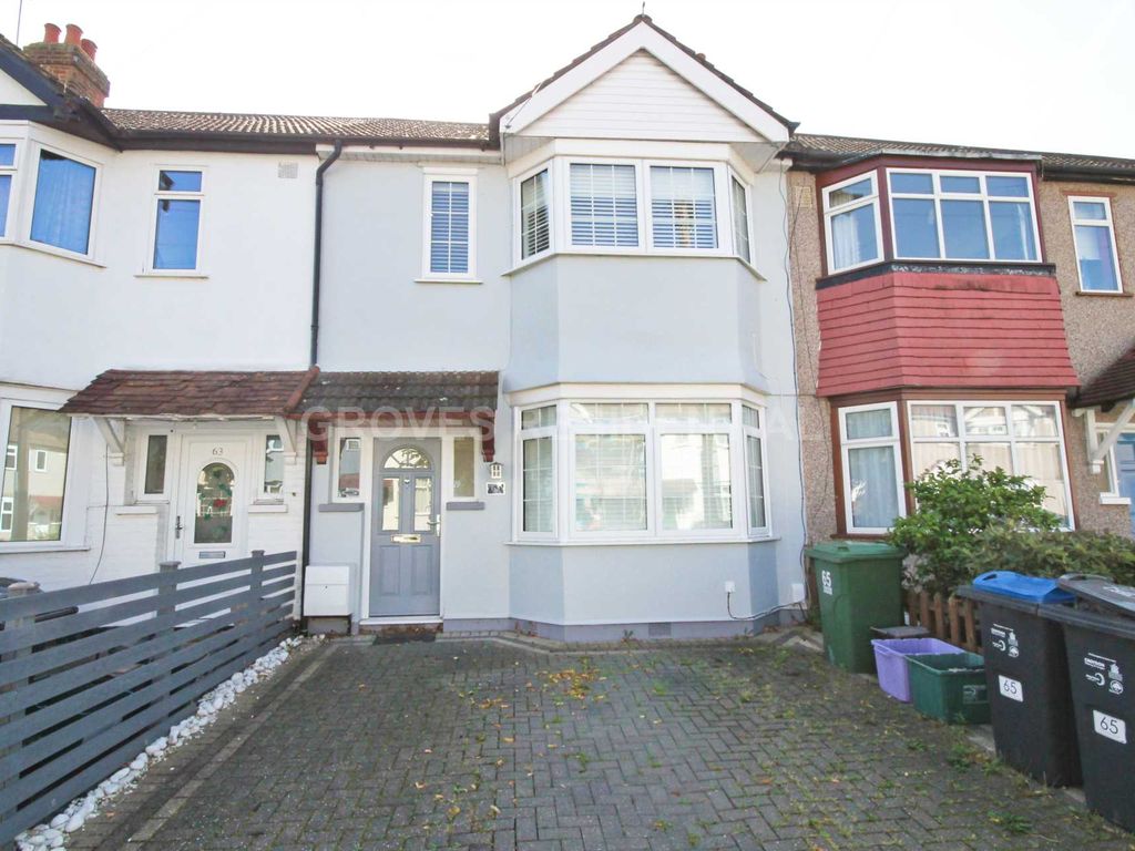4 bed semidetached house to rent in Tennyson Avenue, New Malden KT3, £
