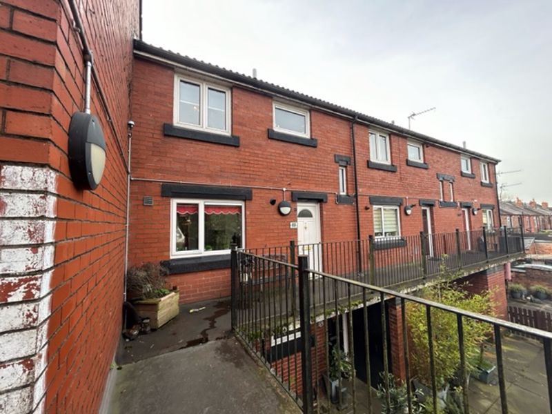 3 bed flat for sale in Hindley Road, Westhoughton, Bolton BL5, £130,000