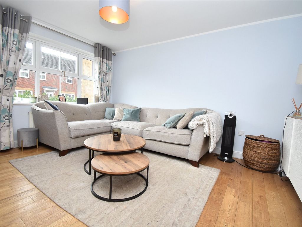 3 bed terraced house to rent in Laurel Gardens, Greenham, Thatcham