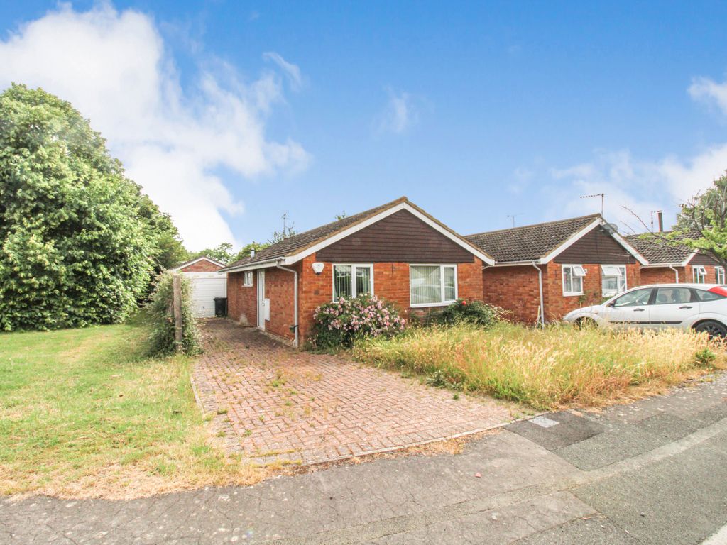 3 bed detached bungalow for sale in Popplechurch Drive, Swindon