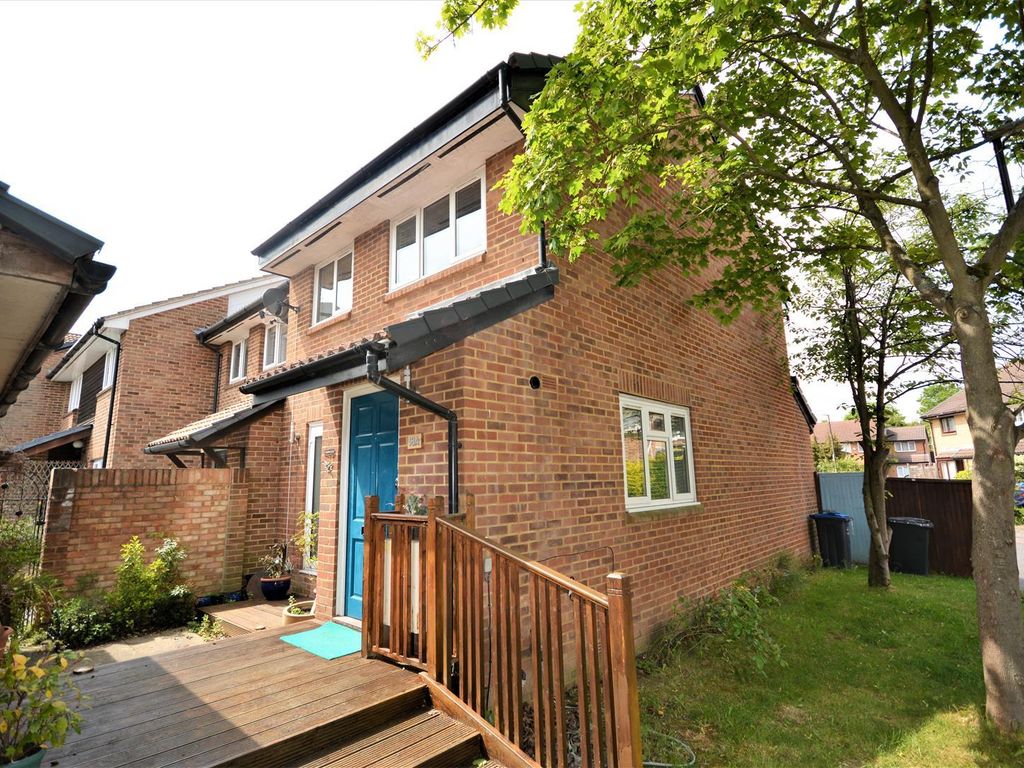 3 bed property for sale in Sutherland Drive, Colliers Wood, London SW19