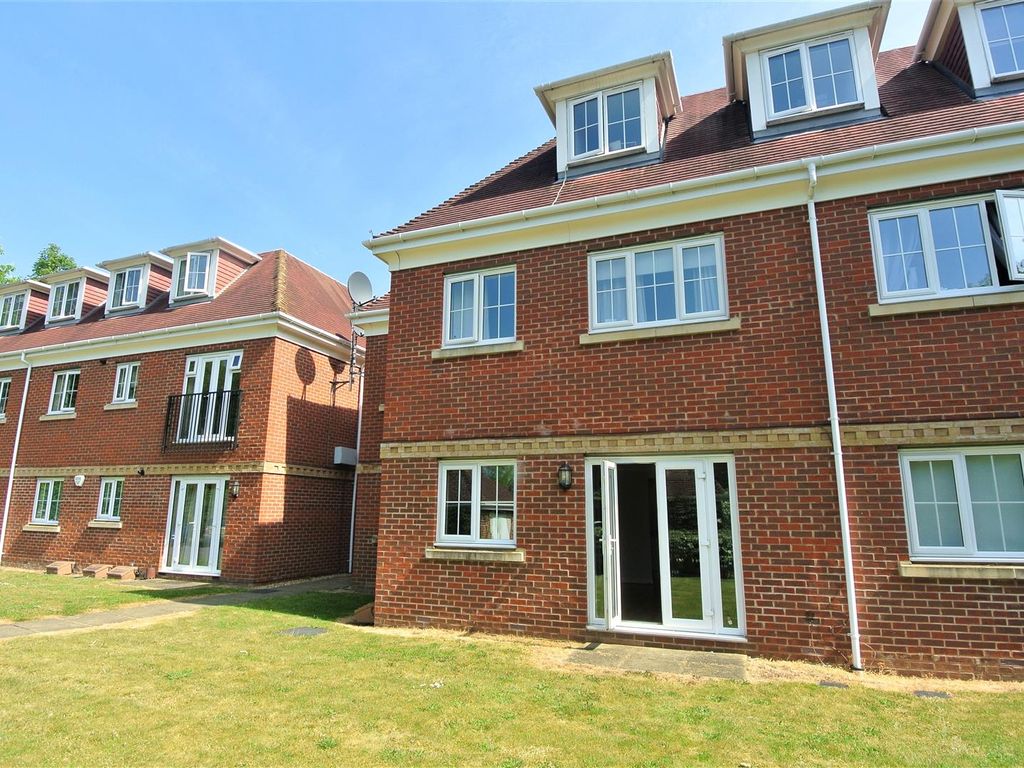 2 bed flat to rent in Woburn Hill, Addlestone KT15 Zoopla